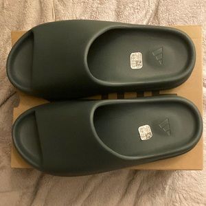 Adidas Yeezy Slate Marine Slide size 12US. Brand new with box and tags